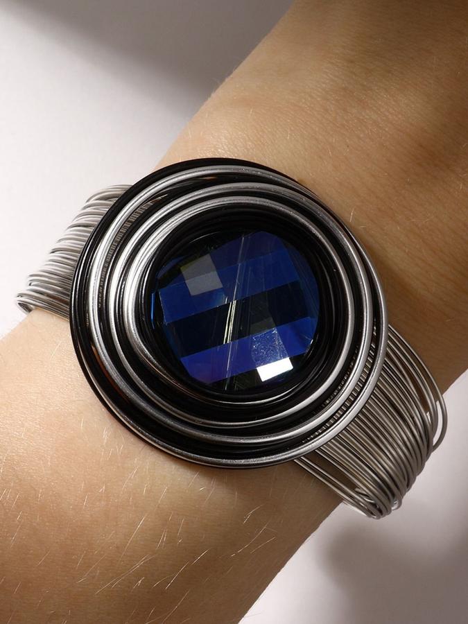 Браслет женский бижутерия Валькирия безразмерный, диаметр 6.5 см