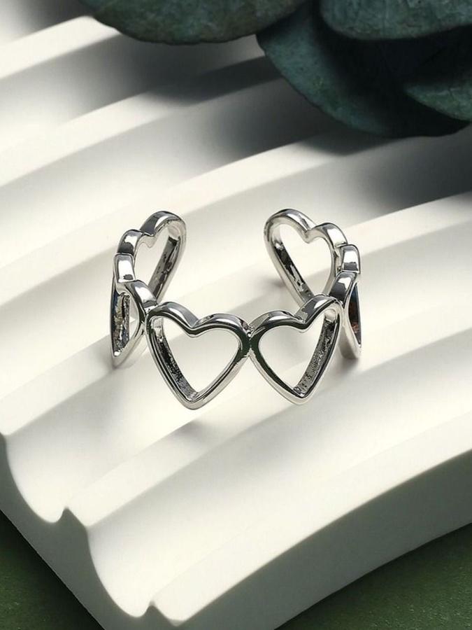 Женское безразмерное кольцо бижутерия Сердце серебристого цвета